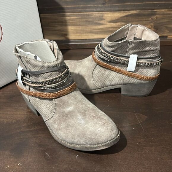 NIB Nee SO Tan Beige Belted Zippered Ankle Boots Size 8.5 - Picture 6 of 11